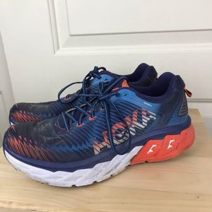 HOKA One One Arahi 2 sneakers. Size 9